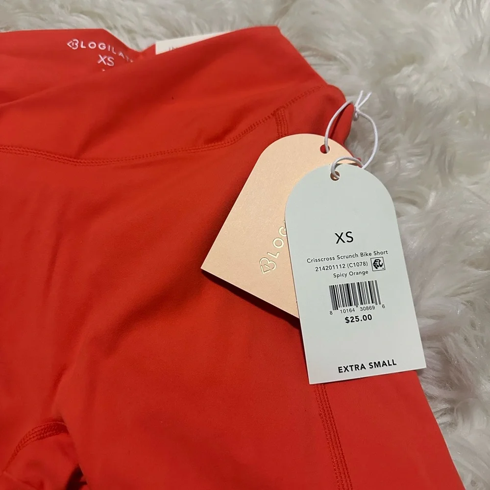 NWT Blogilates biker shorts with pockets and butt scrunch